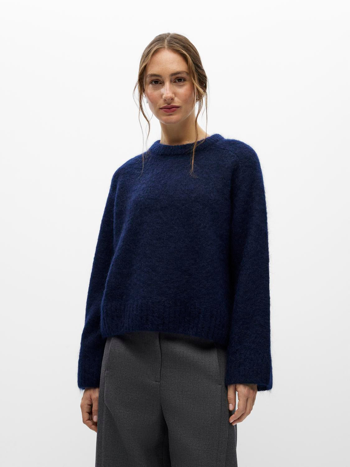 model_shot-front